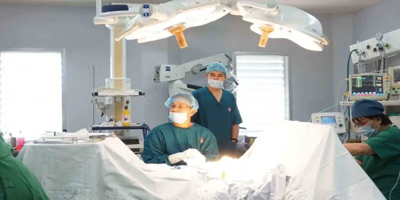 Ngô Mộng Hùng - Bác sĩ phẫu thuật thẩm mỹ uy tín