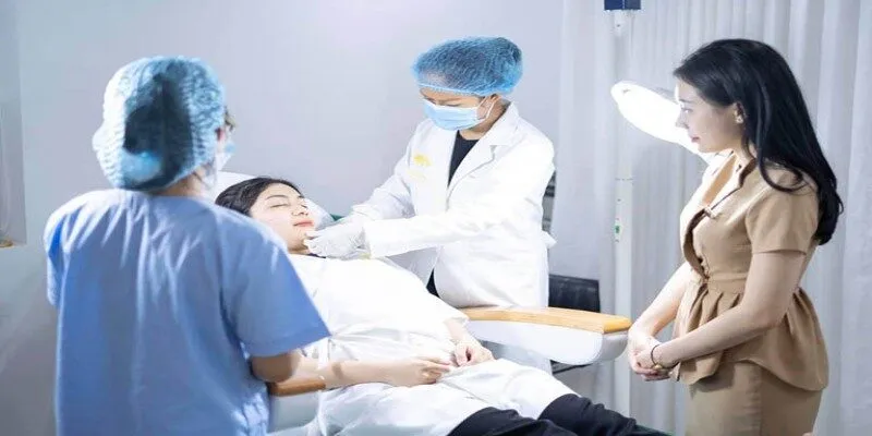 Chân dung TS.BS Lê Hoàng Vĩnh - Bác sĩ phẫu thuật giỏi