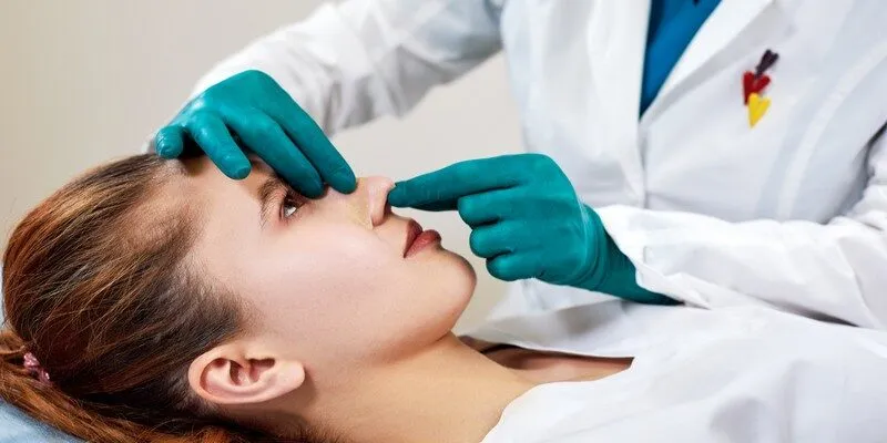 Mẹo hay giảm đau sau khi sửa mũi