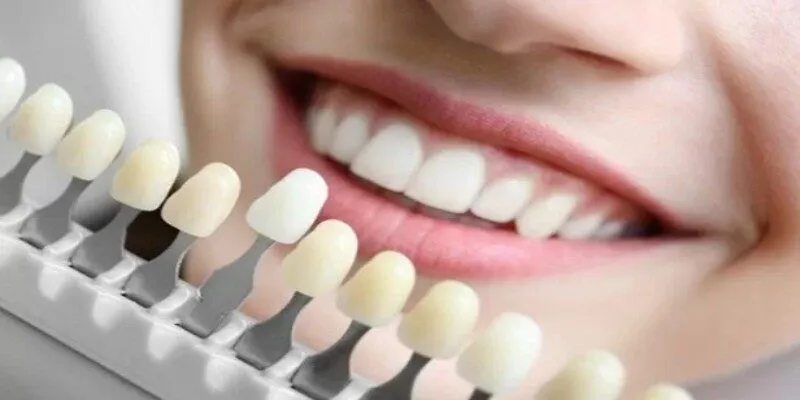 Miếng dán Reach Essentials Whitening Strip